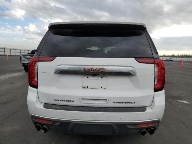 GMC Yukon Denali Image 11