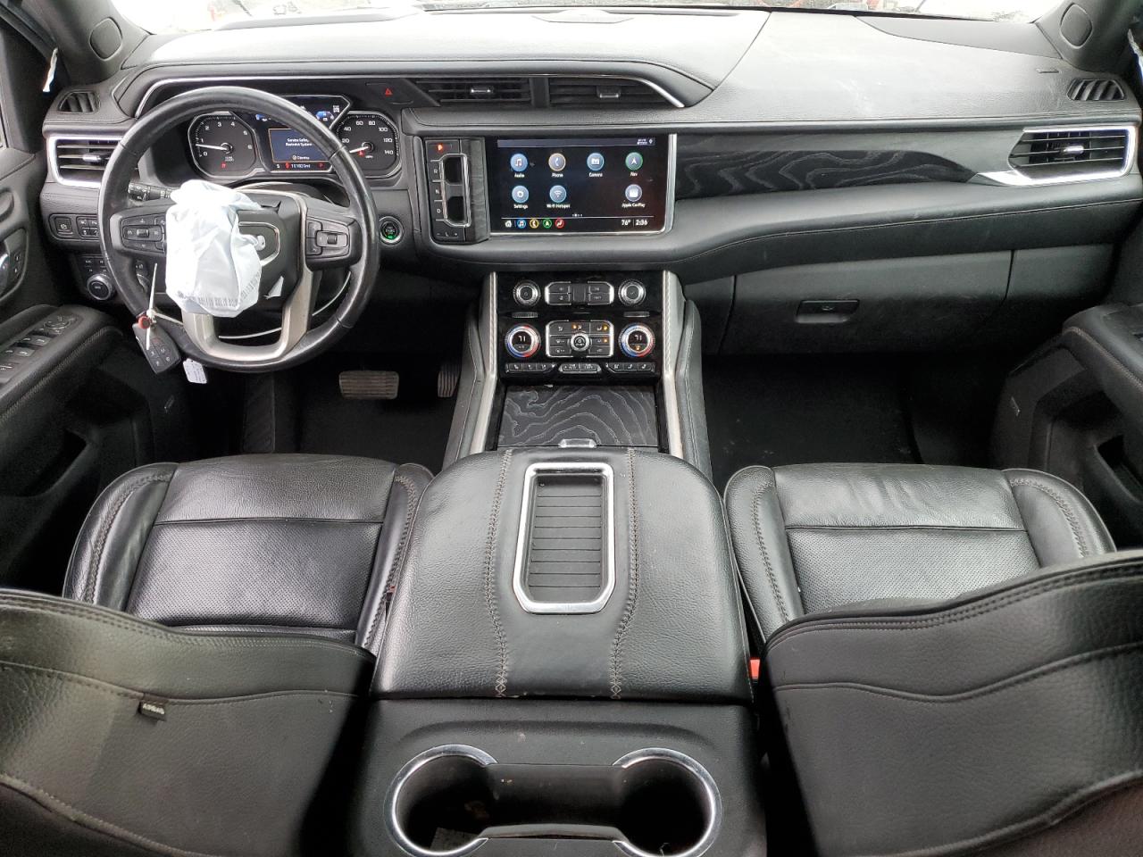 GMC Yukon Denali Image 13