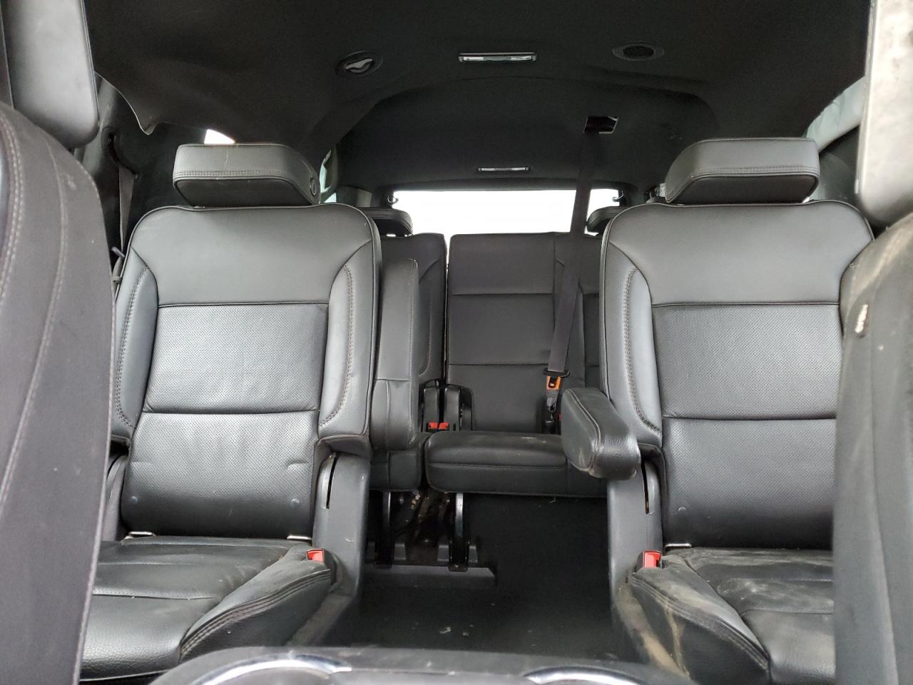 GMC Yukon Denali Image 3