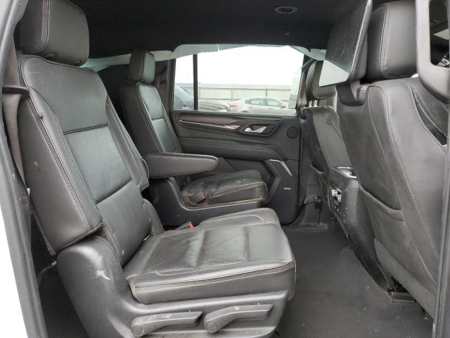 GMC Yukon Denali Image 5