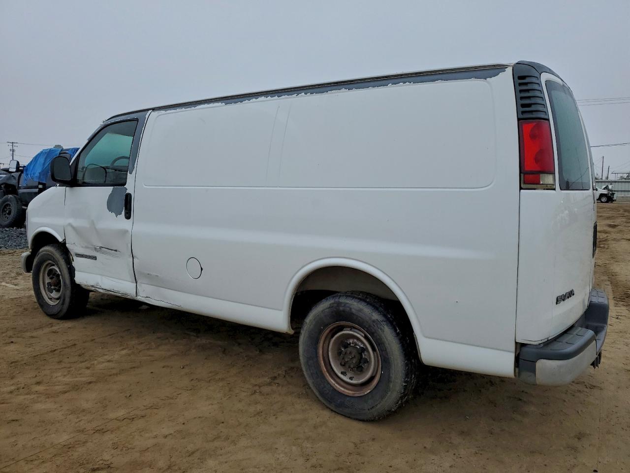 GMC Savana G3500 Image 8