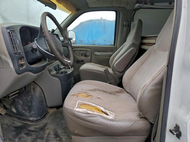 GMC Savana G3500 Image 9