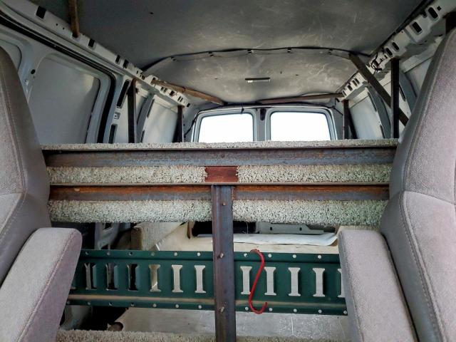 GMC Savana G3500 Image 12