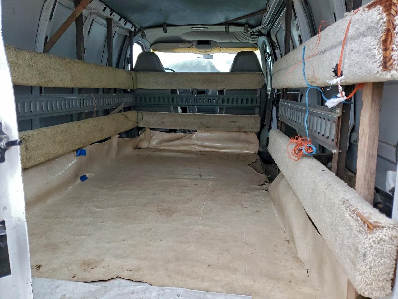 GMC Savana G3500 Image 7