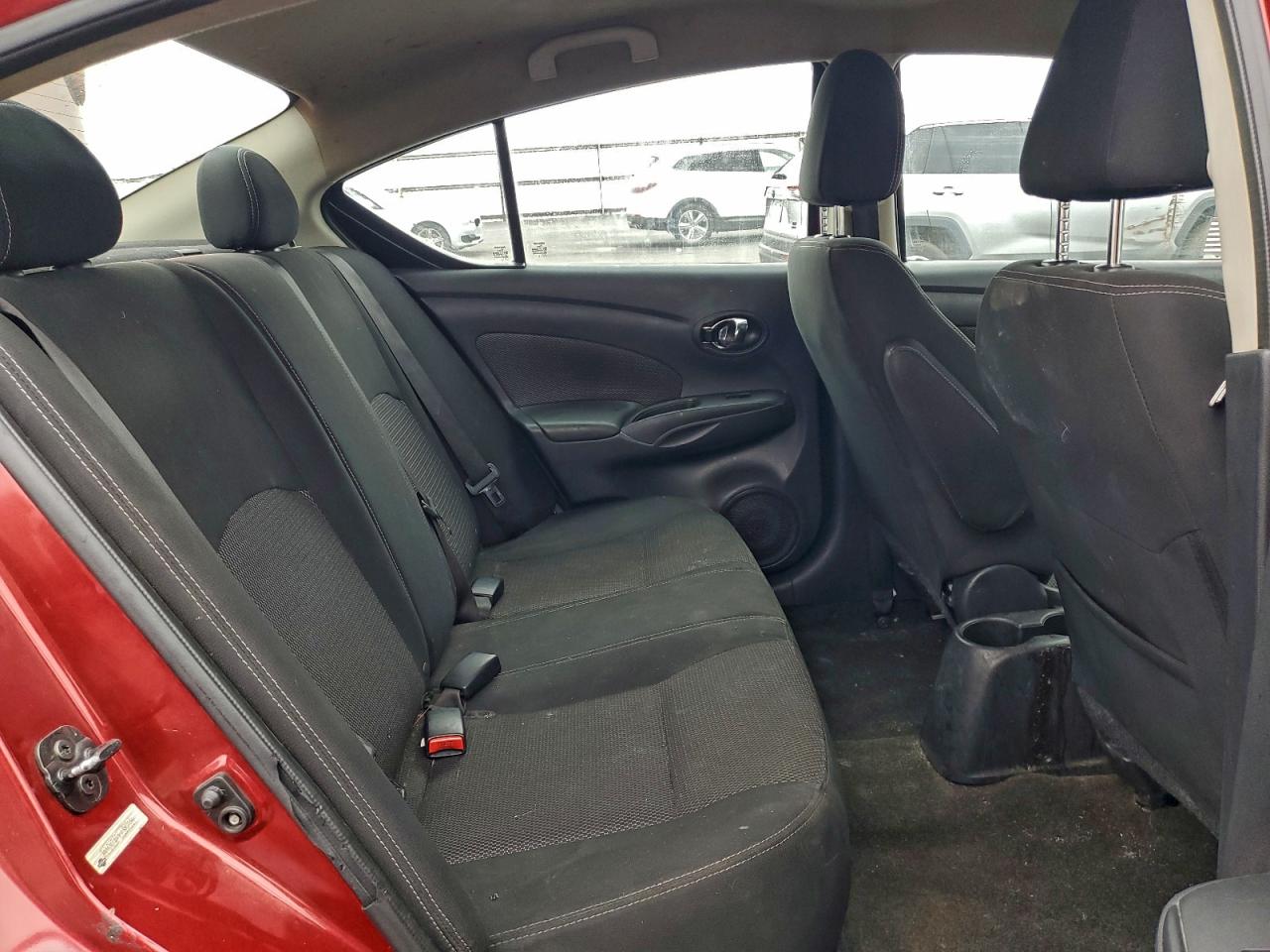 Nissan Versa S Image 8