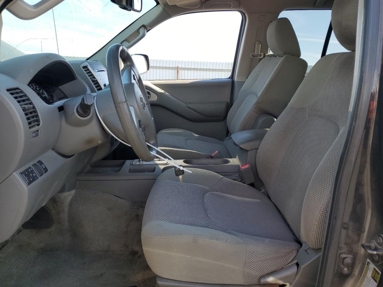 Nissan Frontier S Image 7