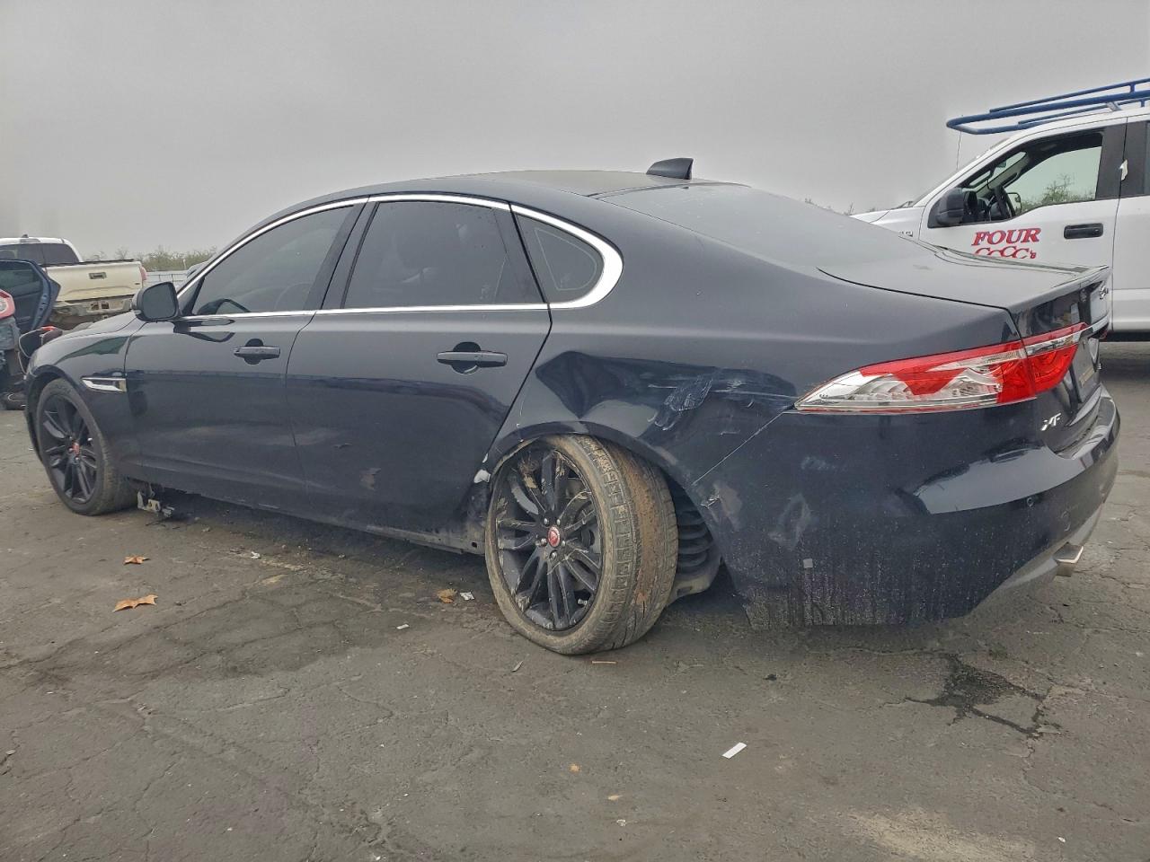 Jaguar XF Prestige Image 3