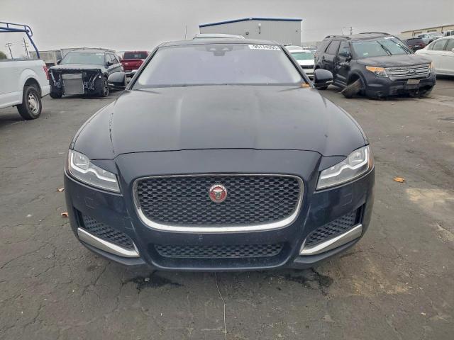 Jaguar XF Prestige Image 2