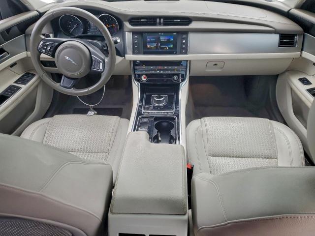 Jaguar XF Prestige Image 8