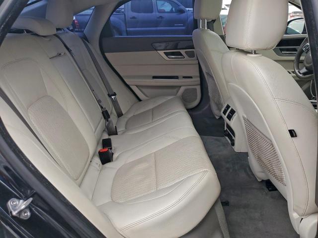 Jaguar XF Prestige Image 10