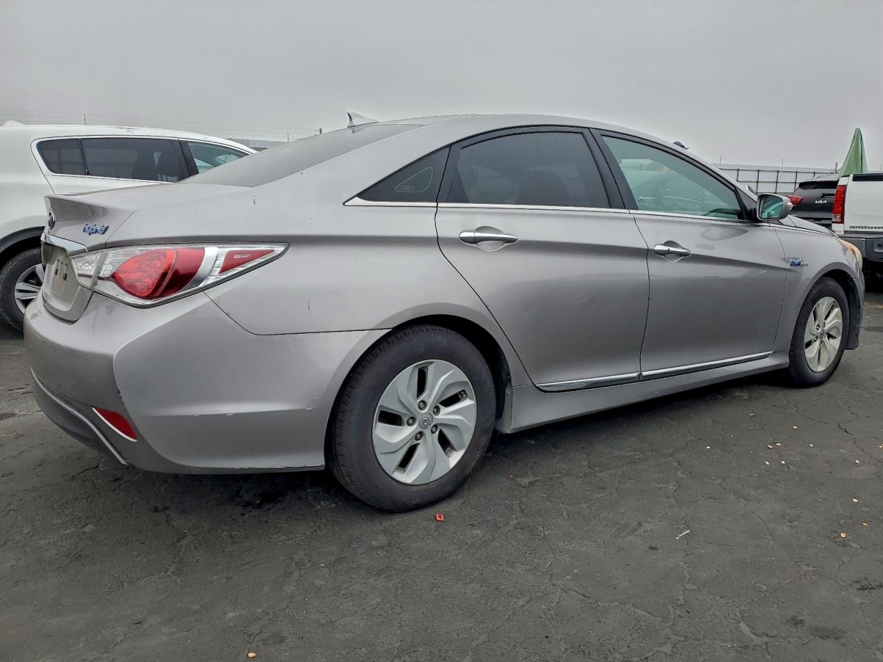 Hyundai SONATA Hybrid Image 2