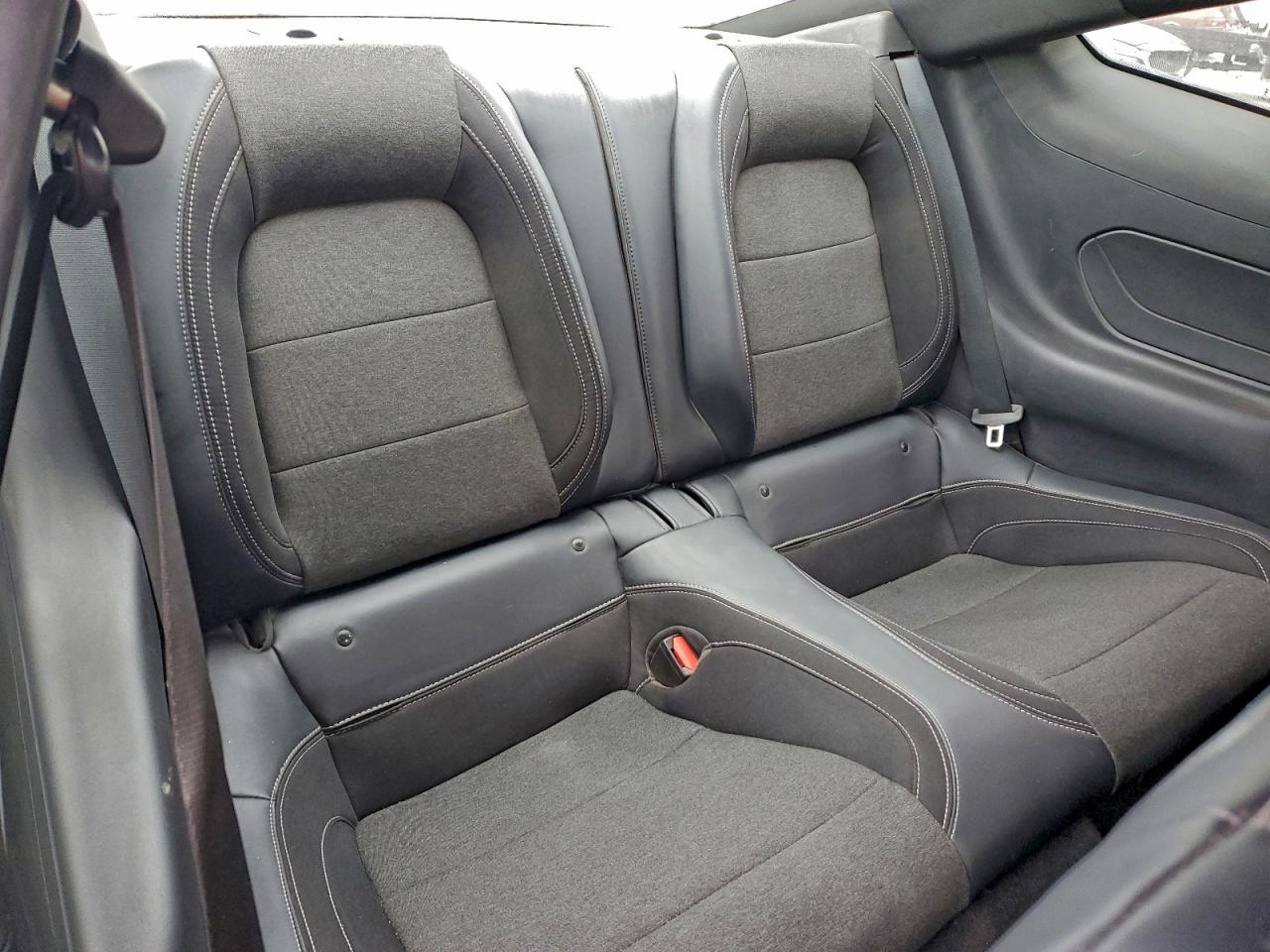 Ford Mustang Image 6