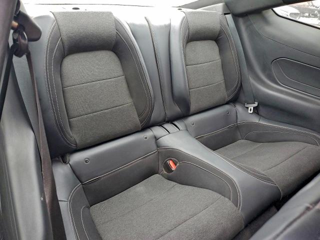 Ford Mustang Image 6