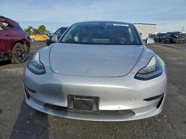Tesla Model 3 Image 3