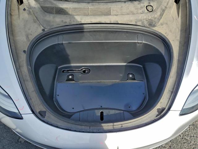 Tesla Model 3 Image 11