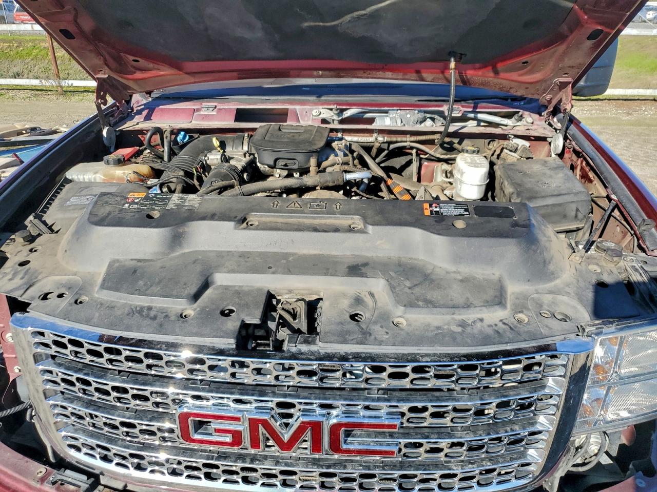 GMC Sierra K2500 Denali Image 11