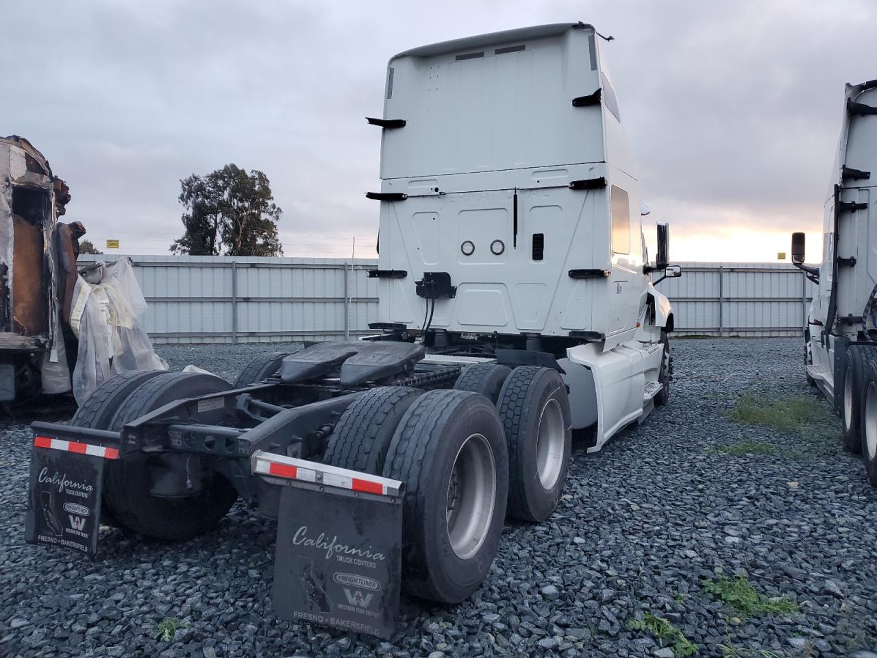 International Lt625 Image 2