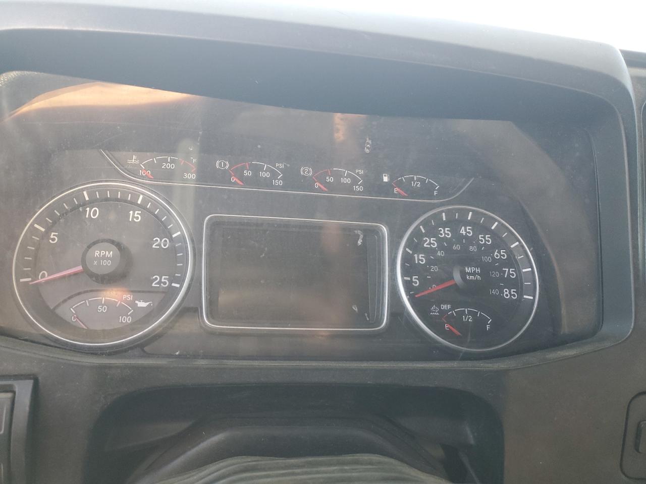 International Lt625 Image 9