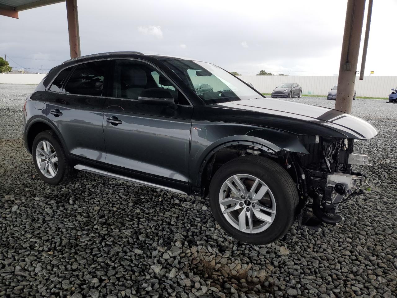 Audi Q5 Premium 45 Image 3